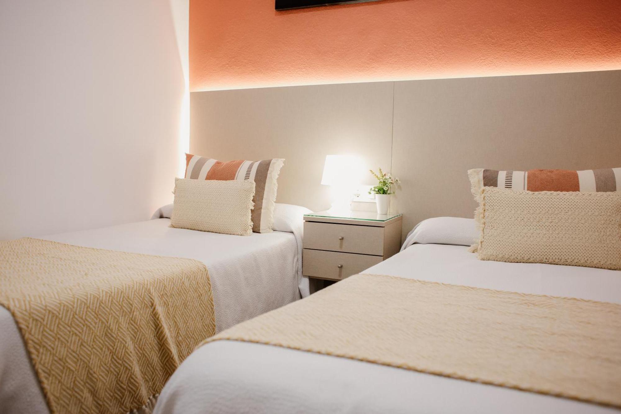 Apartamentos Turisticos Mastil 16 Малага Екстер'єр фото